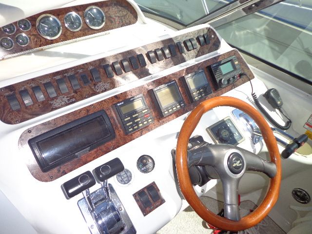 1997 Sea Ray boat for sale, model of the boat is 400 SUNDANCER & Image # 2 of 2