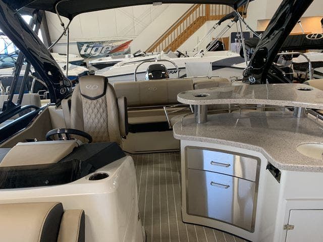 2022 Harris boat for sale, model of the boat is 250CROWNESLEBTT & Image # 2 of 11
