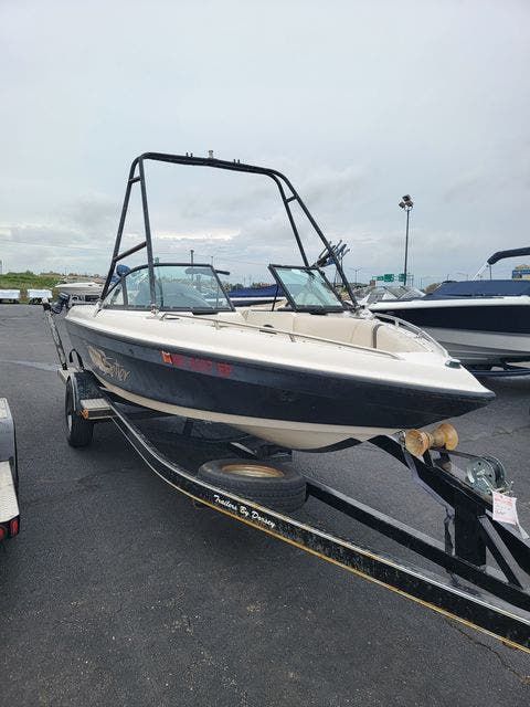 1999 Malibu boat for sale, model of the boat is 20 WAKESETTER & Image # 2 of 8