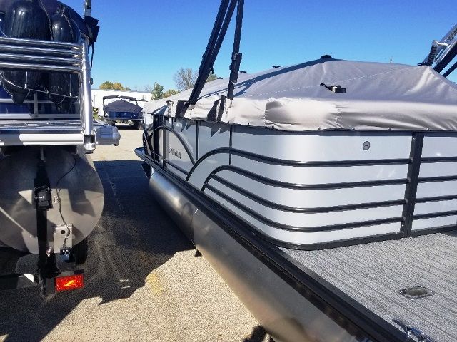 2019 Sylvan boat for sale, model of the boat is 8520MIRAGECRS & Image # 2 of 2