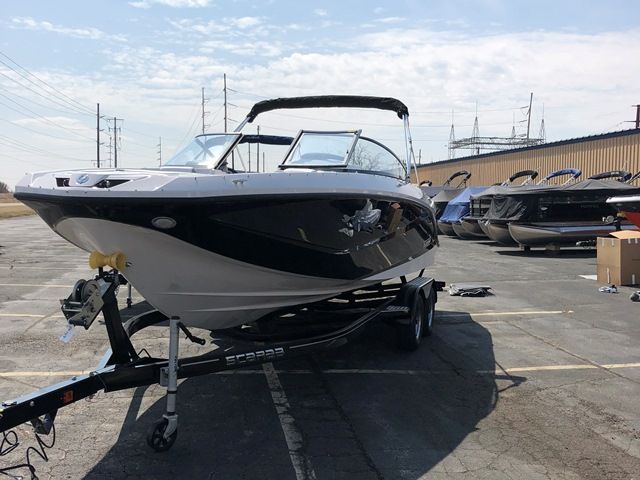 2018 Scarab boat for sale, model of the boat is 255 G & Image # 1 of 2