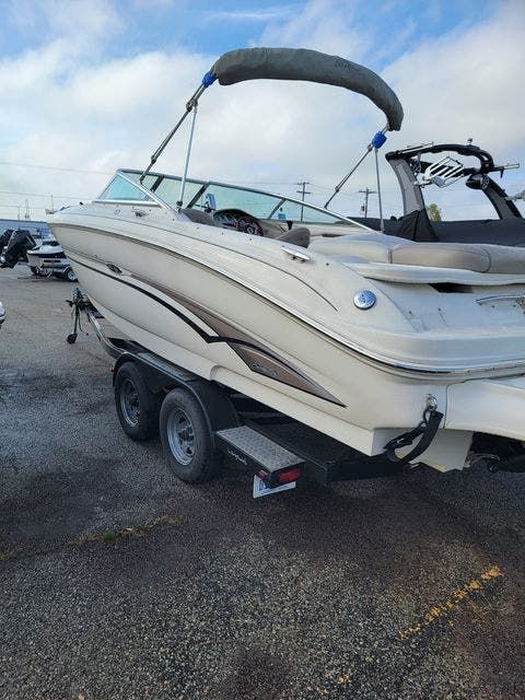 2002 Sea Ray boat for sale, model of the boat is 230SLX & Image # 2 of 12