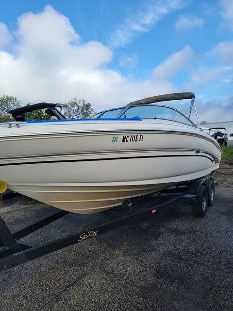 2002 Sea Ray boat for sale, model of the boat is 230SLX & Image # 1 of 12