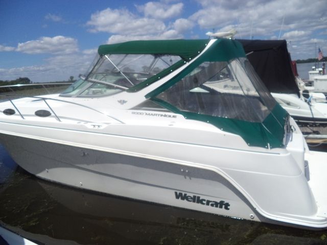 1998 Wellcraft boat for sale, model of the boat is 3000 MARTINIQUE & Image # 1 of 2