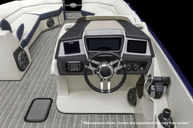 2022 Harris boat for sale, model of the boat is 250CROWNE/SL/TT & Image # 2 of 6