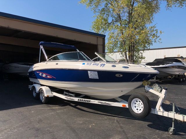 2006 Chaparral boat for sale, model of the boat is 220SSI & Image # 1 of 2