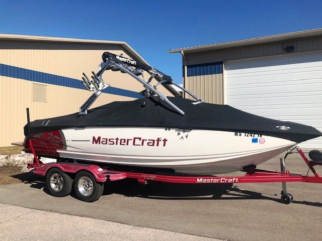 2010 Mastercraft boat for sale, model of the boat is 25X & Image # 1 of 2