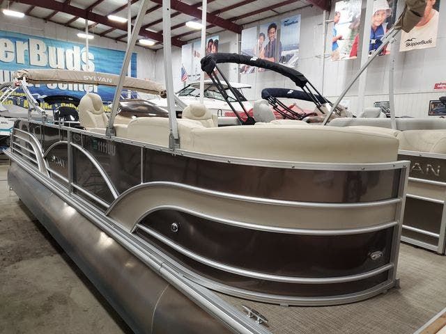 2017 Sylvan boat for sale, model of the boat is 8524DLZ & Image # 1 of 7