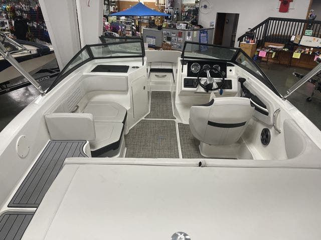 2021 Sea Ray boat for sale, model of the boat is 190 SPX & Image # 2 of 4