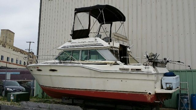 1986 Sea Ray boat for sale, model of the boat is 300 DB & Image # 1 of 2