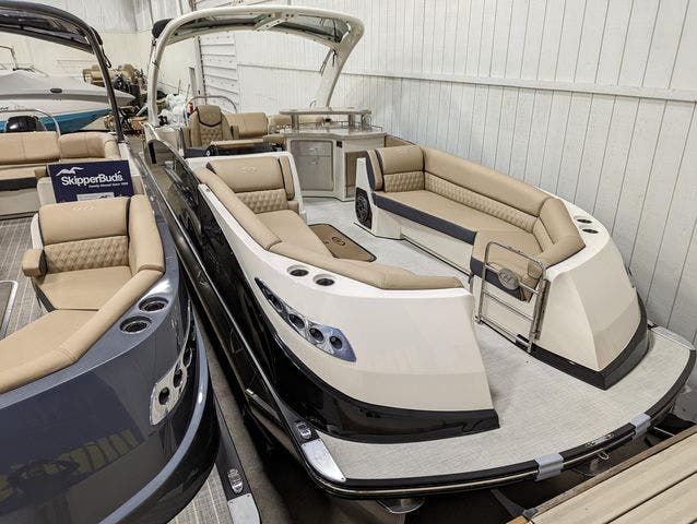 2022 Harris boat for sale, model of the boat is 270CROWNE/SL/TT & Image # 2 of 18