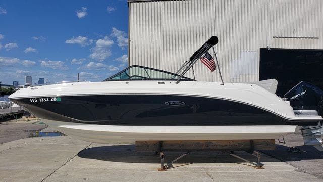 2020 Sea Ray boat for sale, model of the boat is 250SDXO & Image # 2 of 36