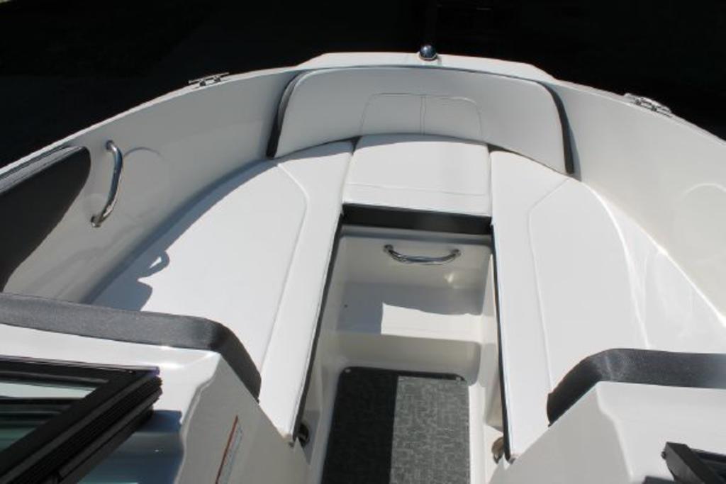 2016 Sea Ray boat for sale, model of the boat is 19SPX & Image # 4 of 9