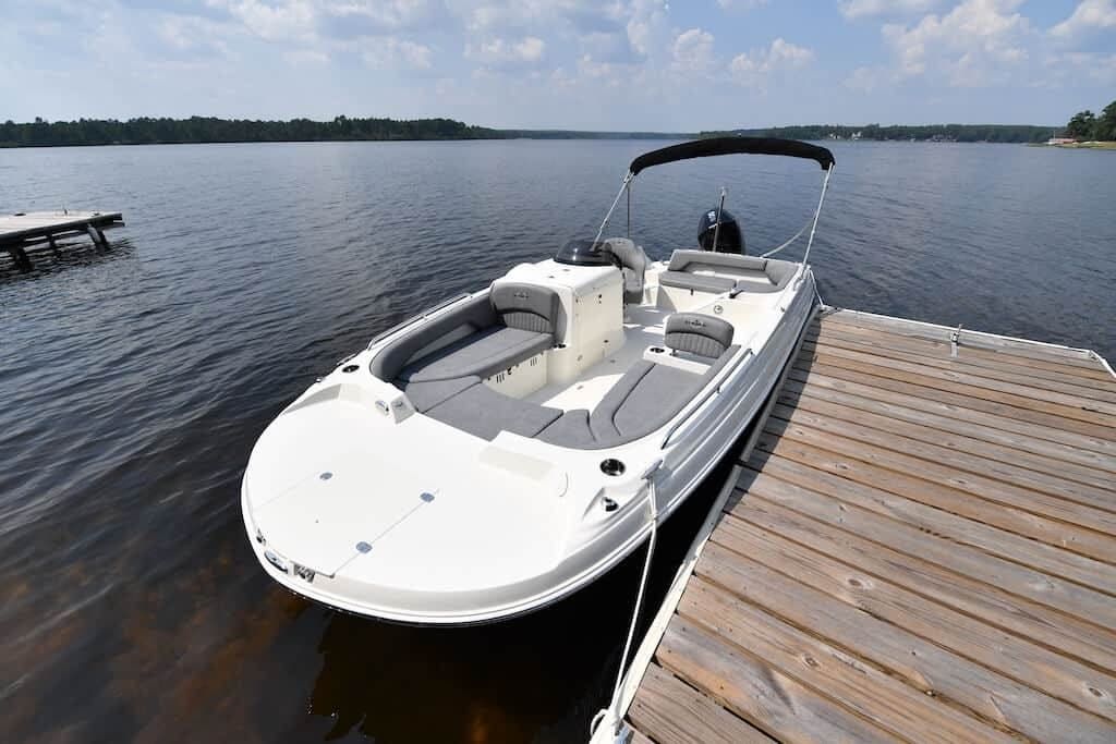 2022 Stingray boat for sale, model of the boat is 212SC & Image # 2 of 5