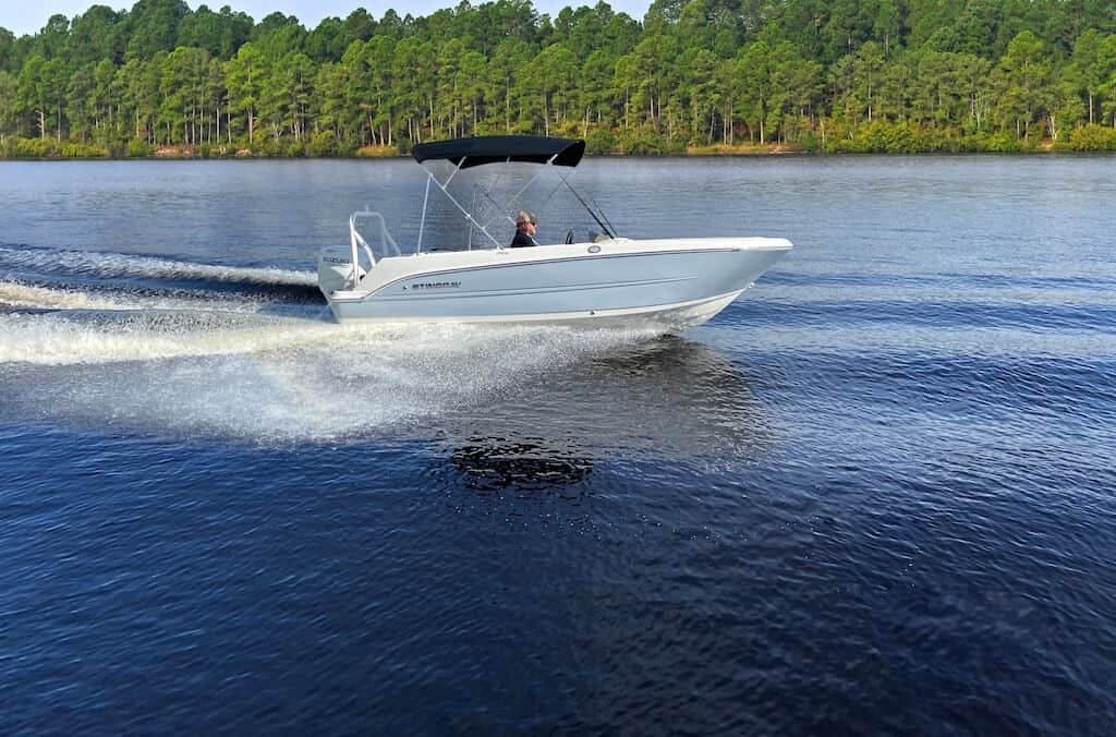 2022 Stingray boat for sale, model of the boat is 172SC & Image # 1 of 7