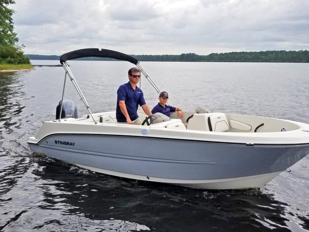 2022 Stingray boat for sale, model of the boat is 172SC & Image # 1 of 19
