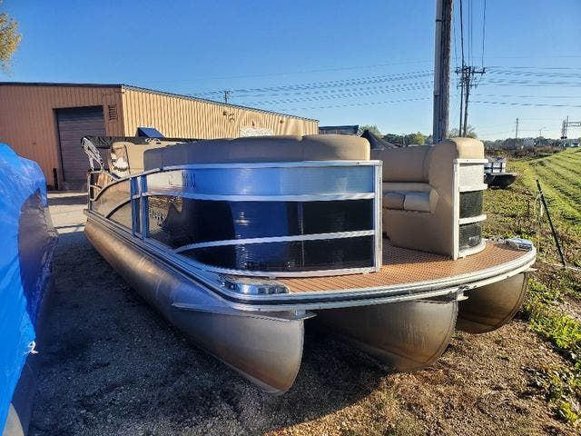 2014 Harris boat for sale, model of the boat is 250 GM & Image # 2 of 20