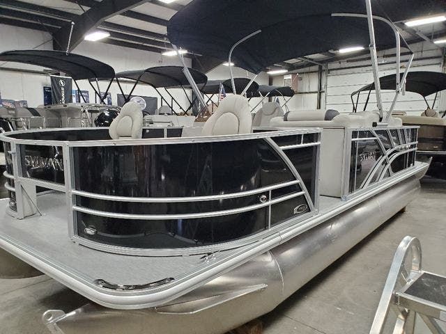 2022 Sylvan boat for sale, model of the boat is 8522MiragePF4.0 & Image # 2 of 11