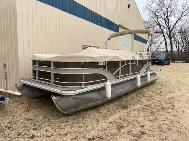 2017 Sylvan boat for sale, model of the boat is 8522MIRAGE LZ & Image # 1 of 16