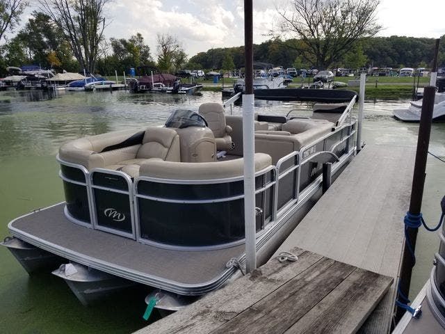 2014 Manitou boat for sale, model of the boat is 23 OASIS SR & Image # 2 of 19