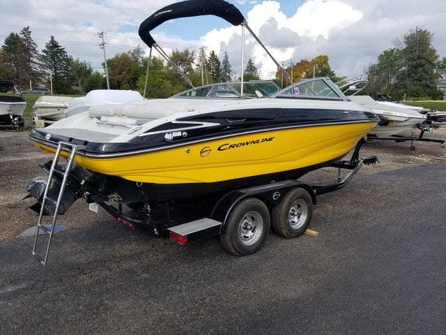 2014 Crownline boat for sale, model of the boat is 215SS & Image # 2 of 26