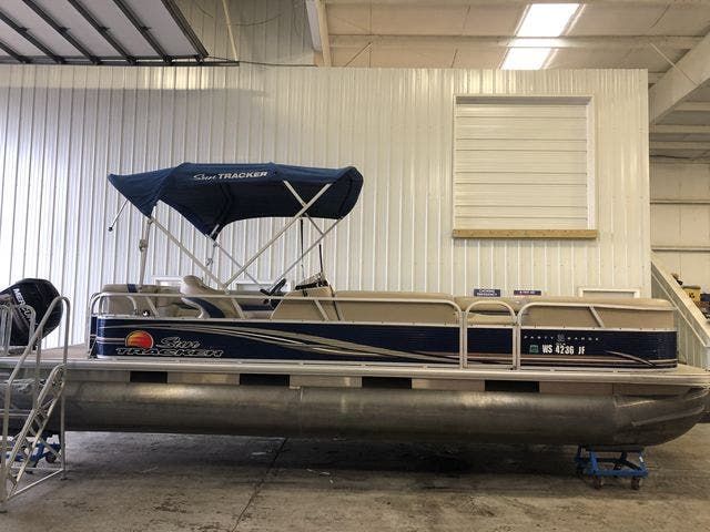 2013 Sun Tracker boat for sale, model of the boat is 24DLXPARTYBARGE & Image # 1 of 20