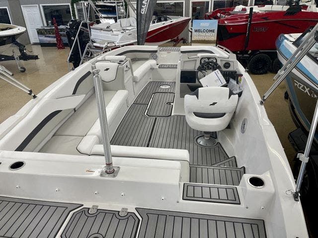 2022 Starcraft boat for sale, model of the boat is 211SVX/OB & Image # 2 of 11