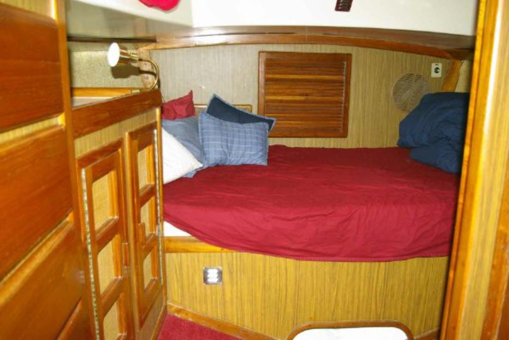 1974 Gulfstar boat for sale, model of the boat is Centre Cockpit & Image # 6 of 10