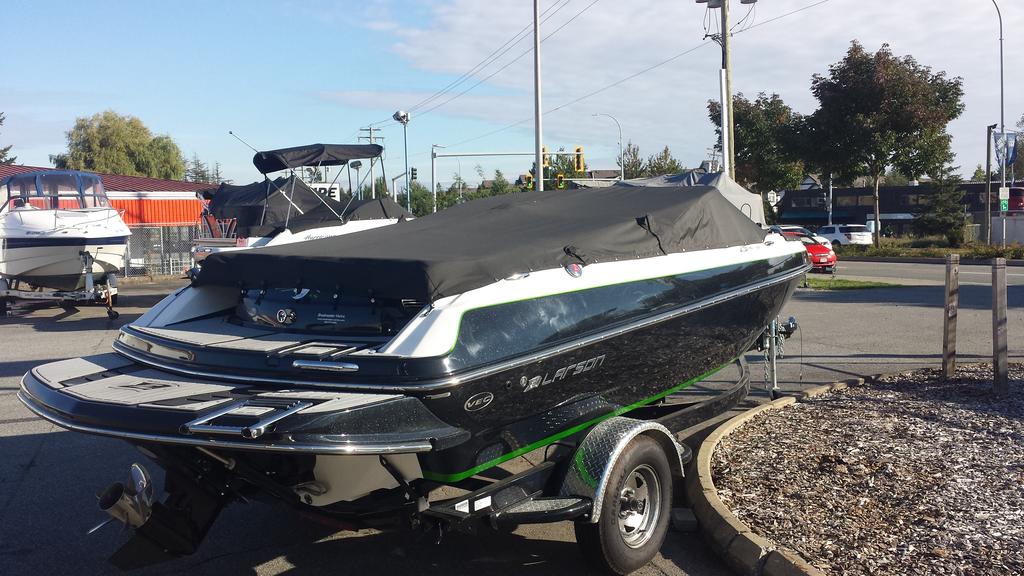 2017 Larson boat for sale, model of the boat is LSR 2000 & Image # 5 of 5