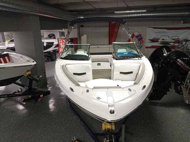 2022 Four Winns boat for sale, model of the boat is 210H & Image # 2 of 10