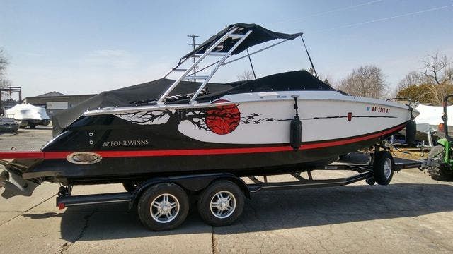 2011 Four Winns boat for sale, model of the boat is 262 SL & Image # 1 of 21