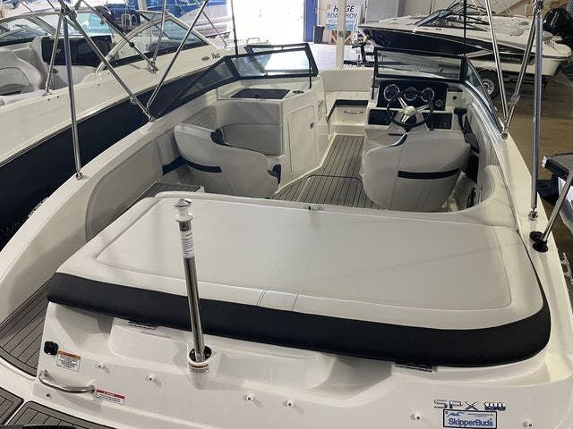 2022 Sea Ray boat for sale, model of the boat is 190SPXO & Image # 2 of 16