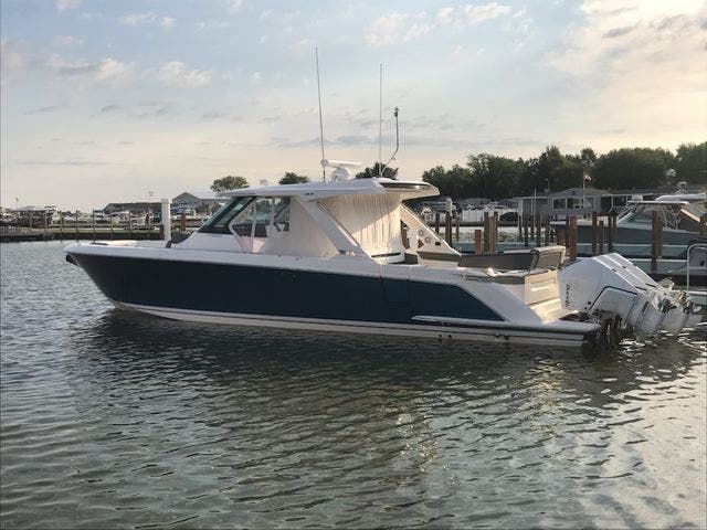 2022 Tiara Yachts boat for sale, model of the boat is 43 LS & Image # 1 of 5