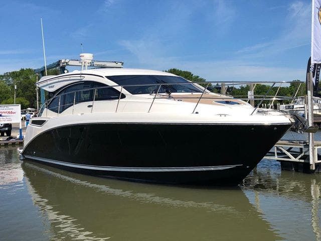 2016 Sea Ray boat for sale, model of the boat is 400 SUNDANCER & Image # 1 of 25