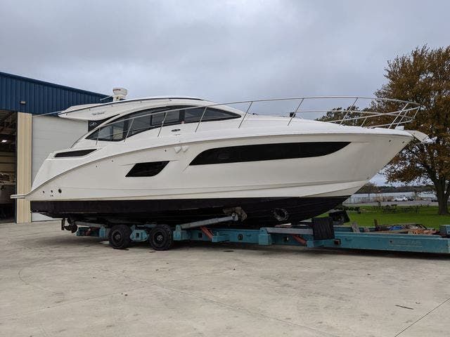 2017 Sea Ray boat for sale, model of the boat is 400 SUNDANCER & Image # 1 of 44
