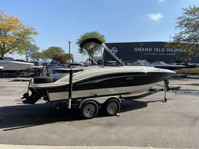 2021 Sea Ray boat for sale, model of the boat is 210SPX & Image # 2 of 13