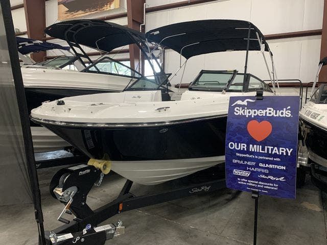 2022 Sea Ray boat for sale, model of the boat is 230SPX & Image # 1 of 10