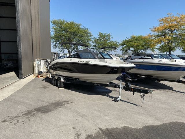 2021 Sea Ray boat for sale, model of the boat is 210SPX & Image # 1 of 13