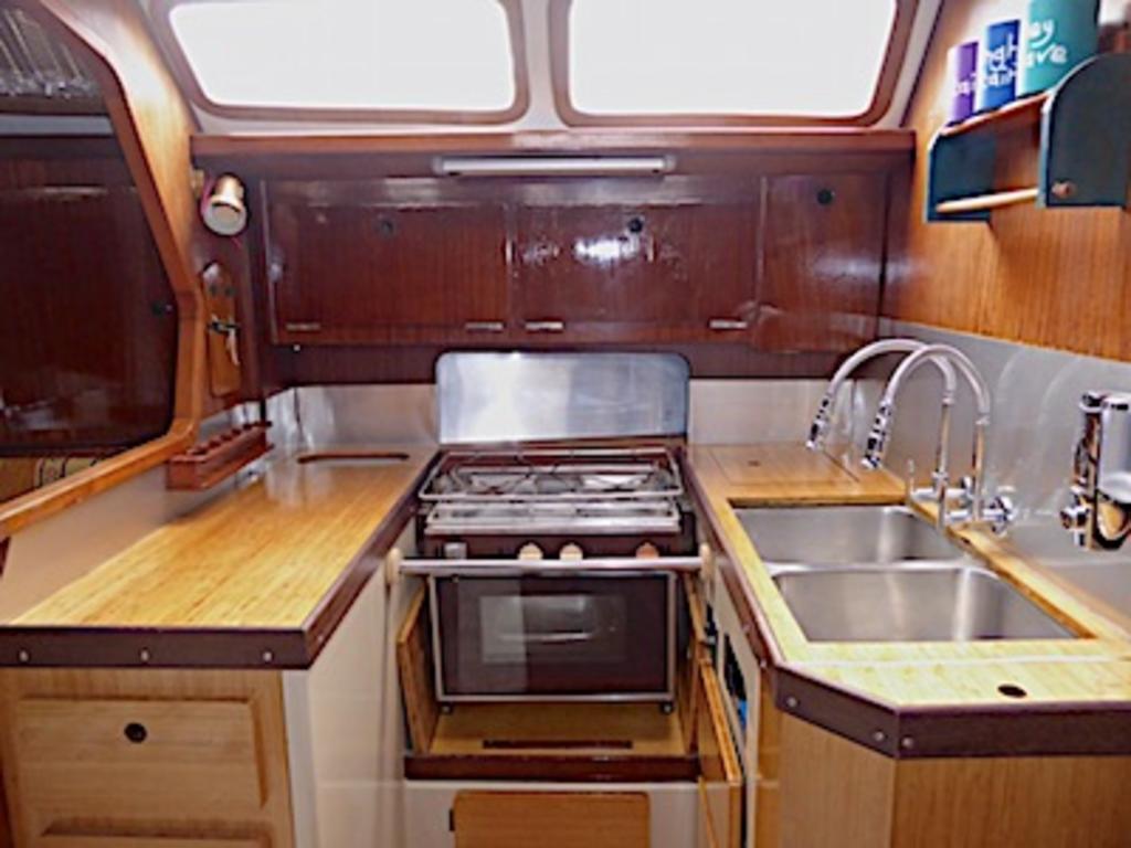 1981 VIA 36 boat for sale, model of the boat is CMPF & Image # 5 of 9