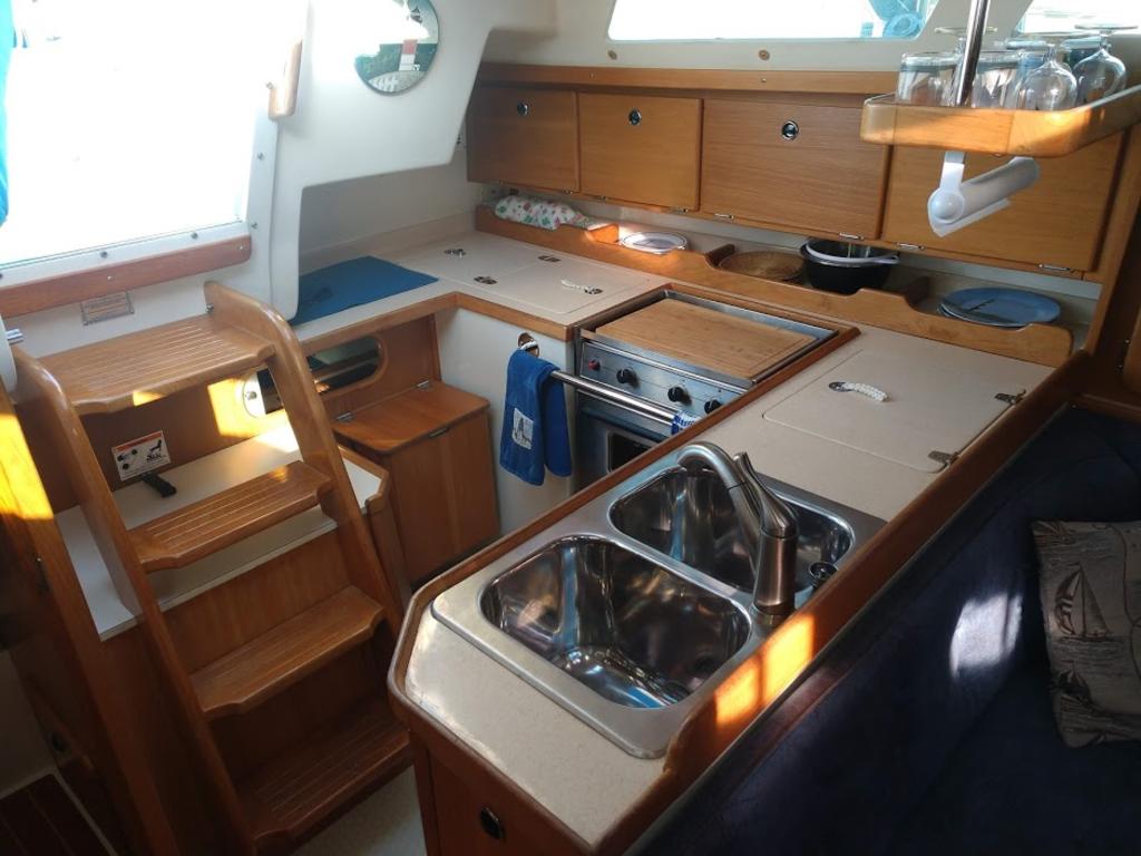 2000 Catalina Yachts Cruiser Series boat for sale, model of the boat is 36 MKII & Image # 2 of 12