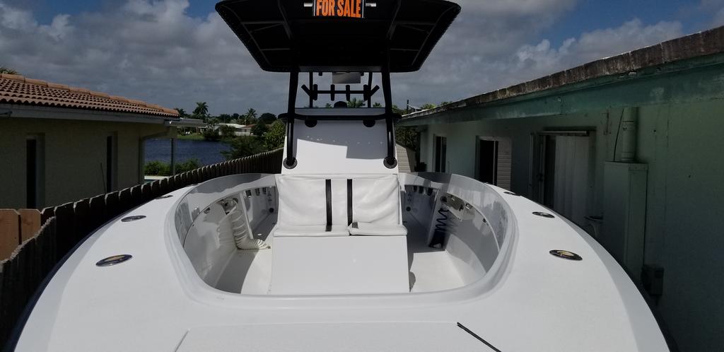 1997 Island Runner boat for sale, model of the boat is 31 CC & Image # 3 of 17