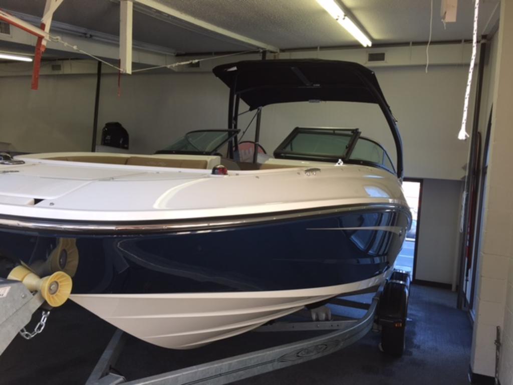2016 Sea Ray boat for sale, model of the boat is 220 Sun Deck OB & Image # 4 of 15