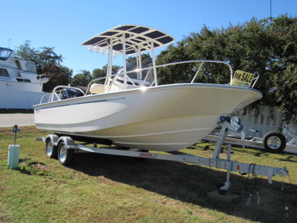 2019 Boston Whaler boat for sale, model of the boat is 210 Montauk & Image # 5 of 22
