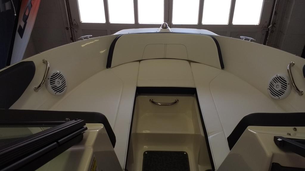 2016 Sea Ray boat for sale, model of the boat is 21 SPX & Image # 6 of 10