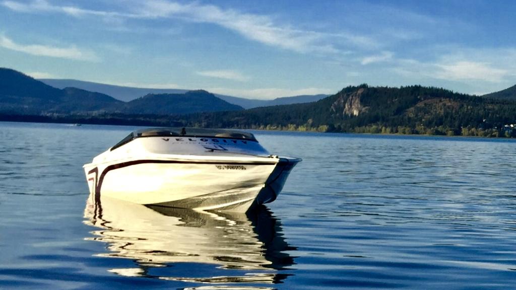 2000 Velocity boat for sale, model of the boat is 260 Performance Cuddy & Image # 10 of 14