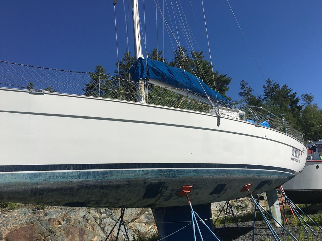 2005 Beneteau boat for sale, model of the boat is Cyclades 43.3 & Image # 20 of 21