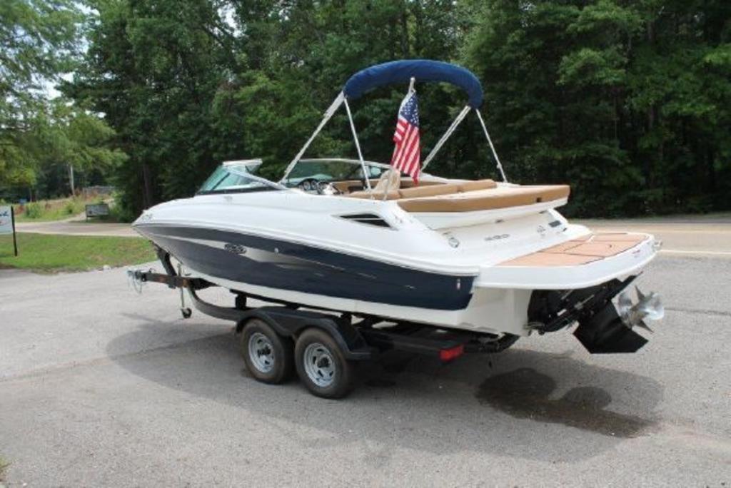 2015 Sea Ray boat for sale, model of the boat is 220 Sundeck & Image # 2 of 10