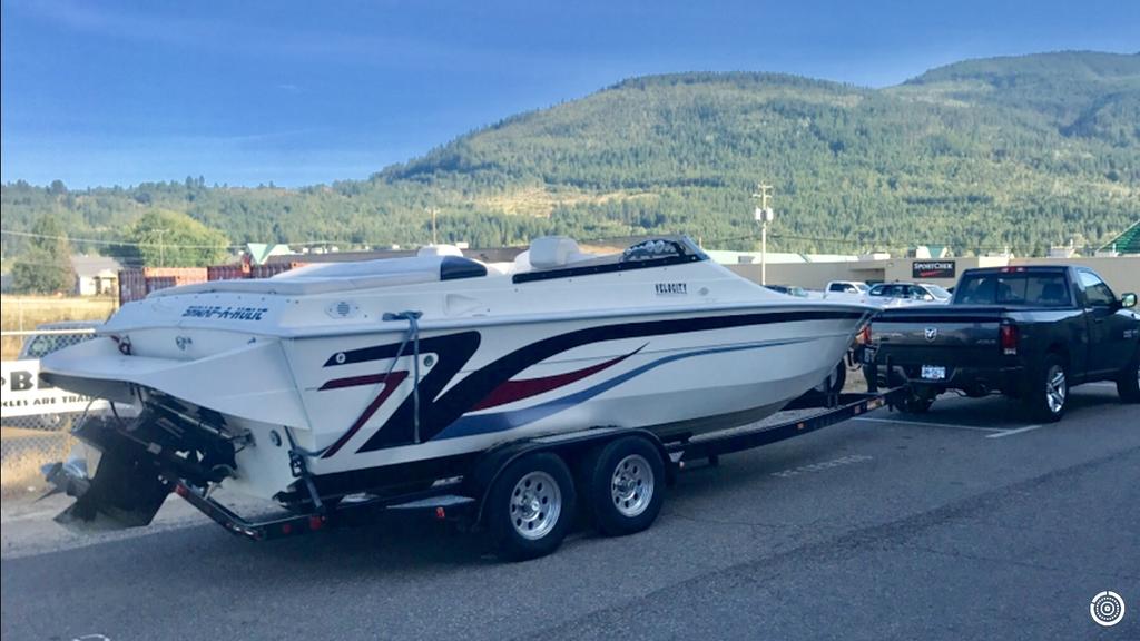 2000 Velocity boat for sale, model of the boat is 260 Performance Cuddy & Image # 12 of 14