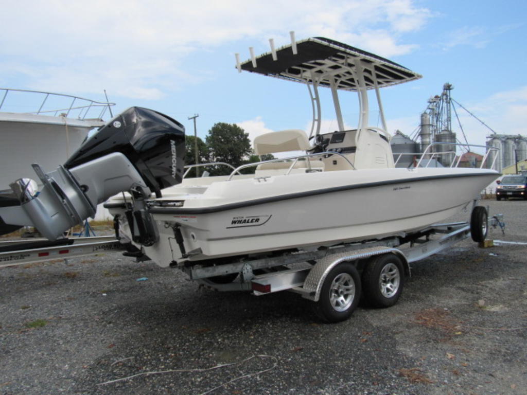 2019 Boston Whaler boat for sale, model of the boat is 240 Dauntless & Image # 2 of 27