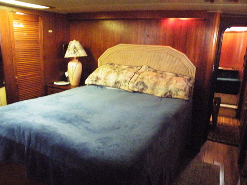 1987 Gulfstar boat for sale, model of the boat is cabin cruser & Image # 4 of 15